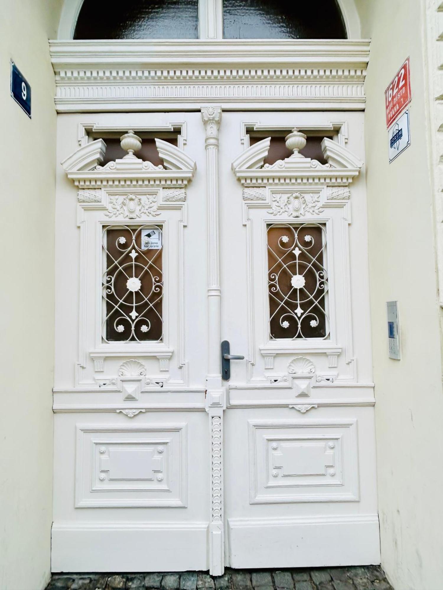 New Design & Style Apartments 50M From Wenceslas Square Praag Buitenkant foto
